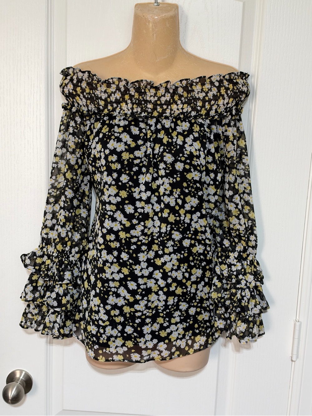 CeCe Black Off-Shoulder Daisy Print Ruffle Blouse